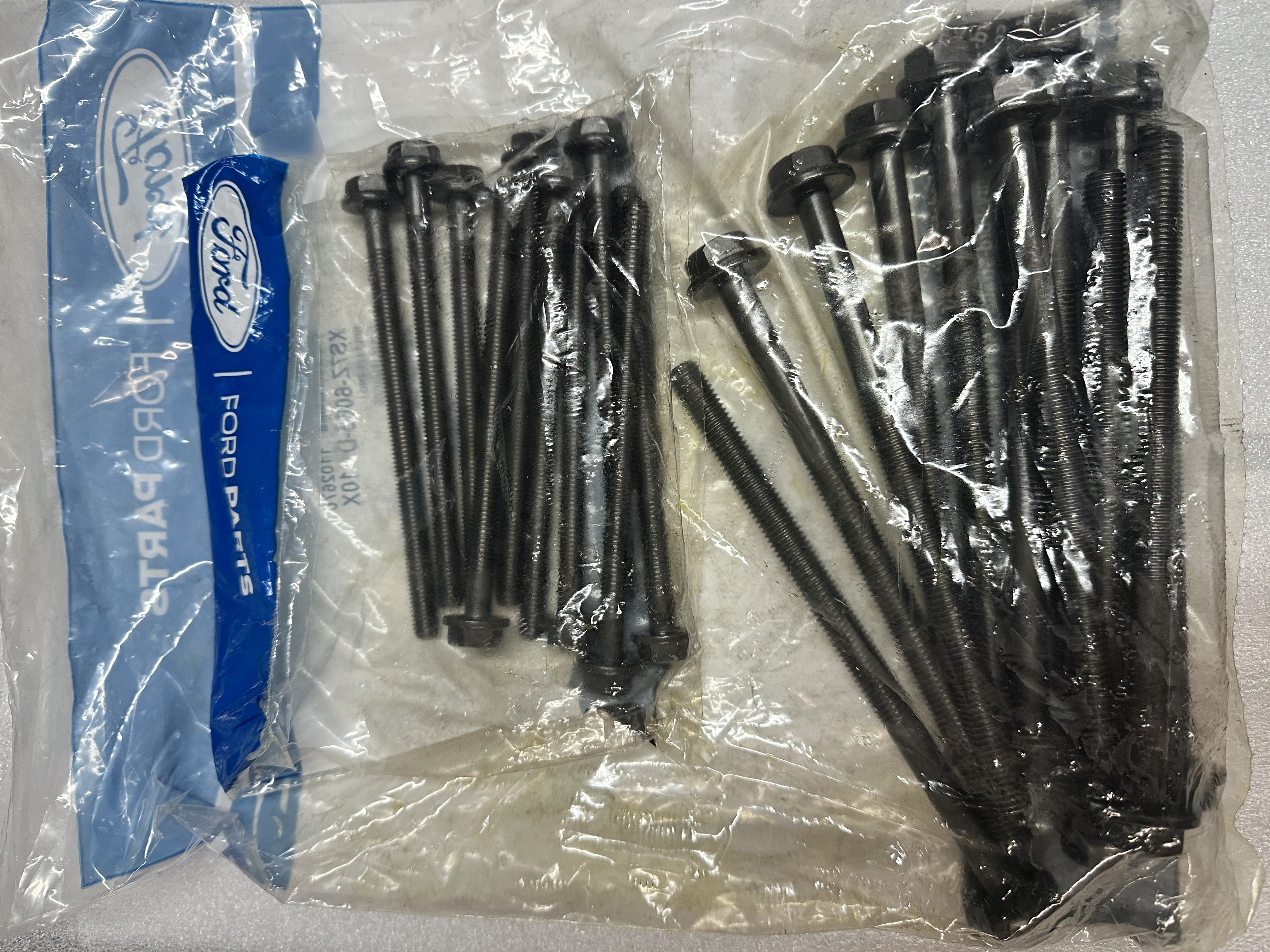 HEAD BOLT SET, JUEGO DE TORNILLOS DE CULATA RANGER MAZDA BT50  MOTOR 3.2 DIESEL ORGINAL FORD #6065 EN LA FOTO